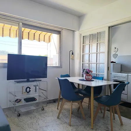 Quadruple Bedroom Канны