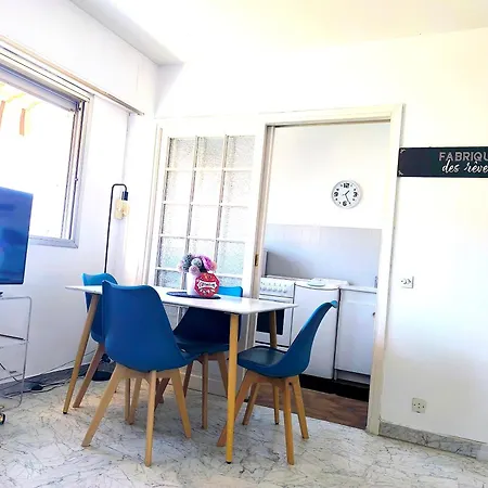 Quadruple Bedroom Канны